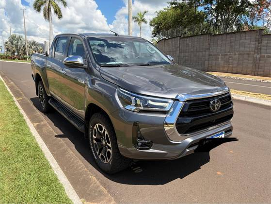 TOYOTA HILUX 2.8 D-4D TURBO DIESEL CD SRX 4X4 AUTOMÁTICO